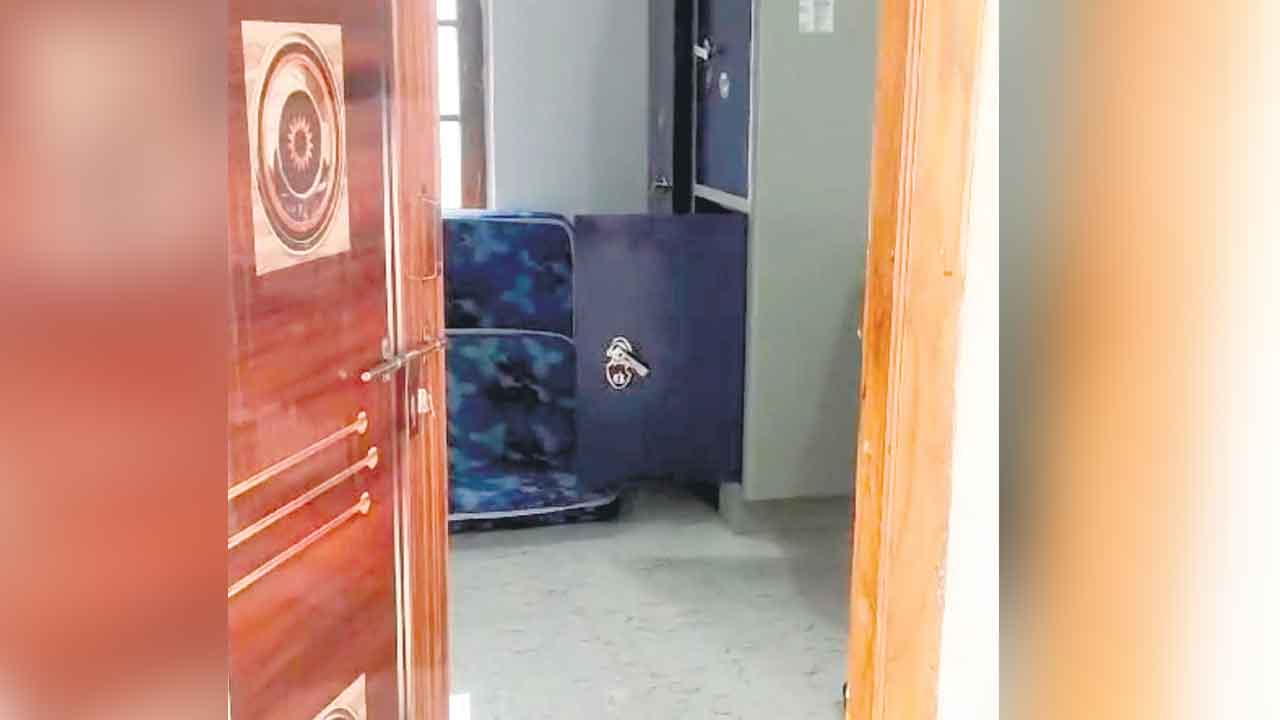 ఆర్‌ఎస్పీ ఇంట్లో చోరీ