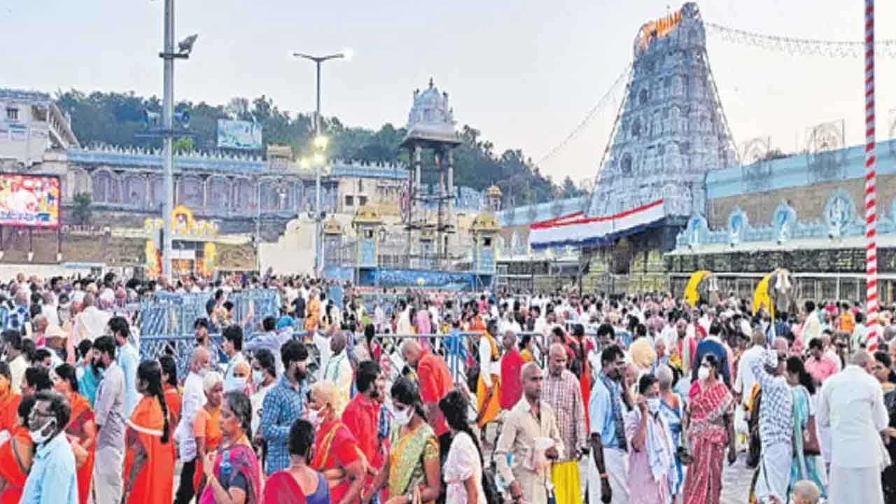 తిరుమలలో భక్తుల రద్దీ