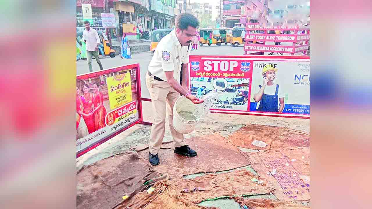 ఇదేనా ట్రాఫిక్‌ డ్యూటీ?