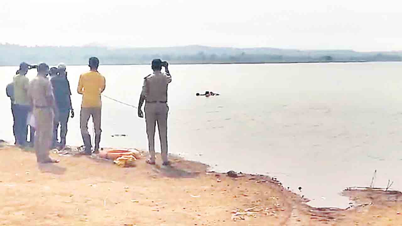 దర్గాకు వచ్చి.. చెరువులో మృతదేహమై తేలి..