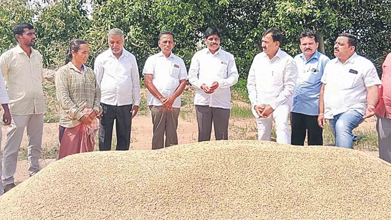 రైతులను ఆదుకోవాలి