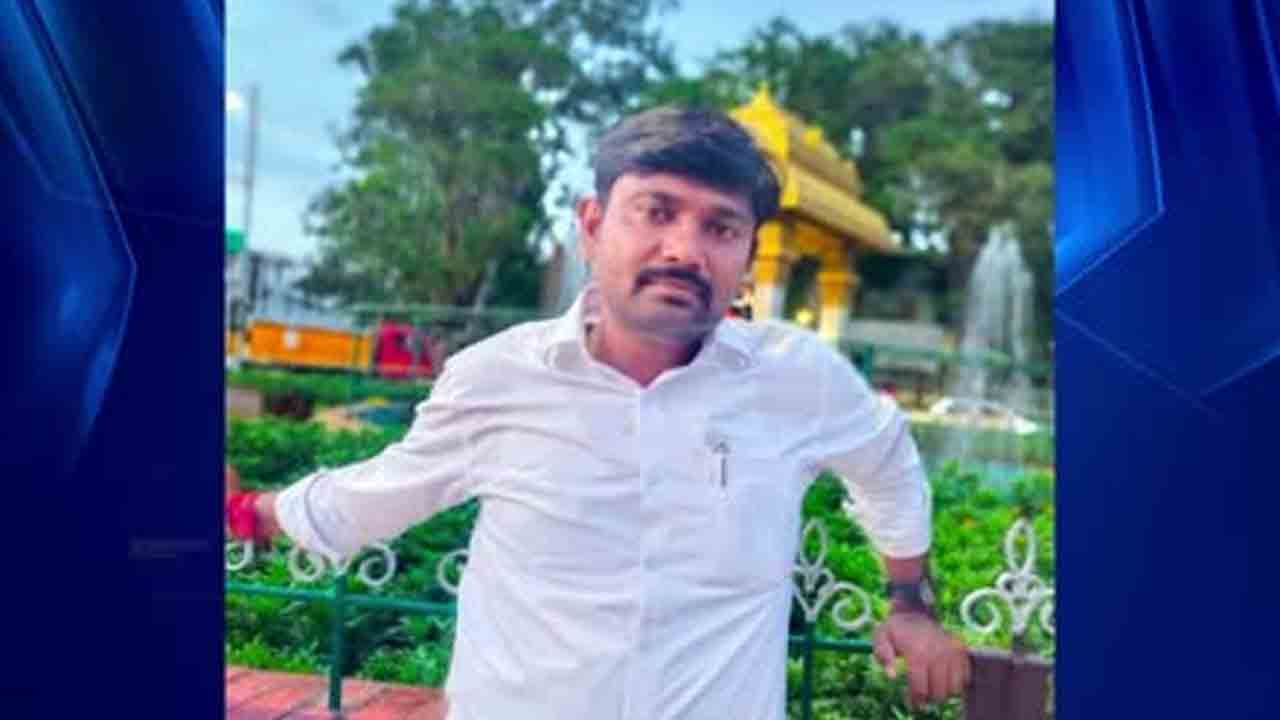 Varra Ravinder Reddy | పోలీసుల అదుపులో వైసీపీ సోషల్‌ మీడియా కార్యకర్త వర్రా రవీందర్‌ రెడ్డి