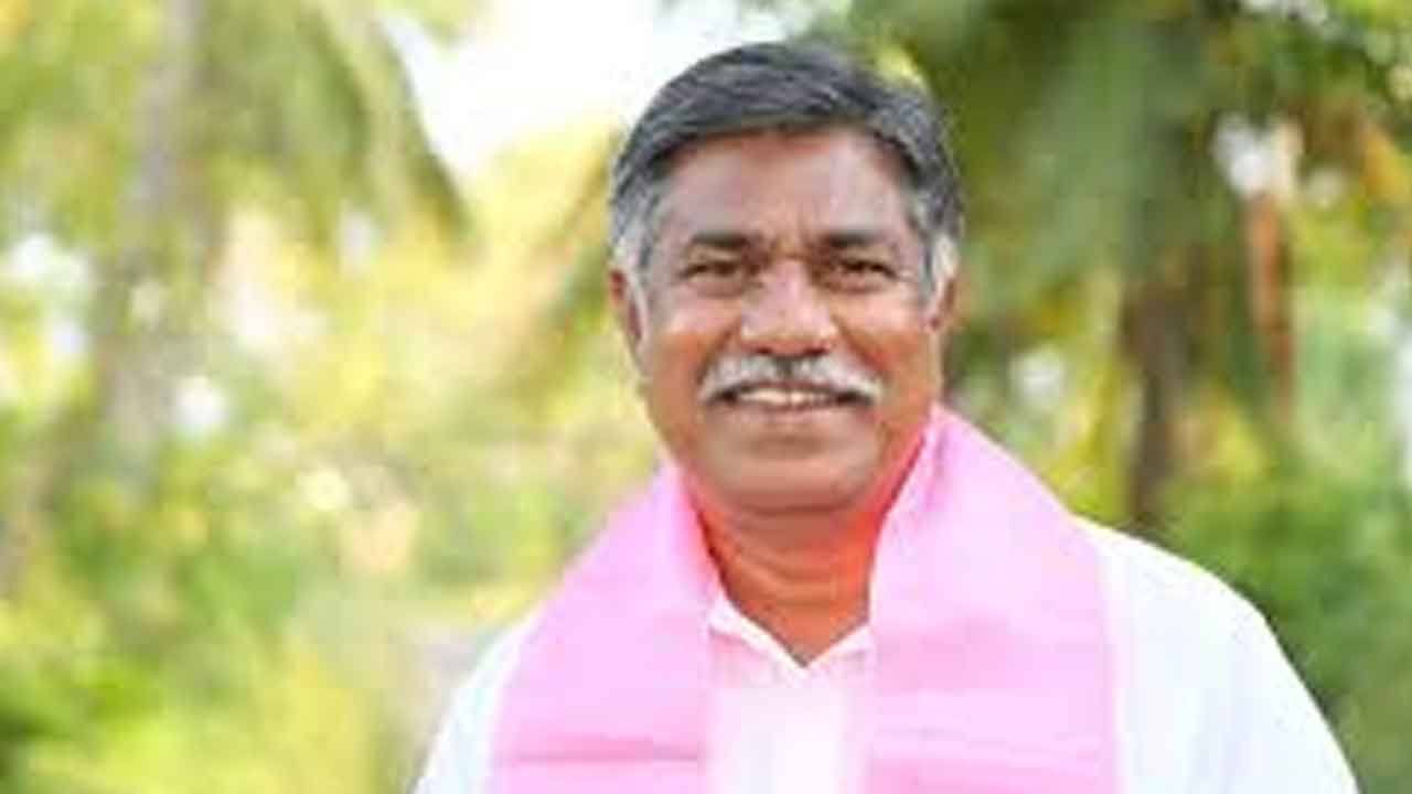 కాంగ్రెస్‌లో చేరనందుకే అట్రాసిటీ కేసు