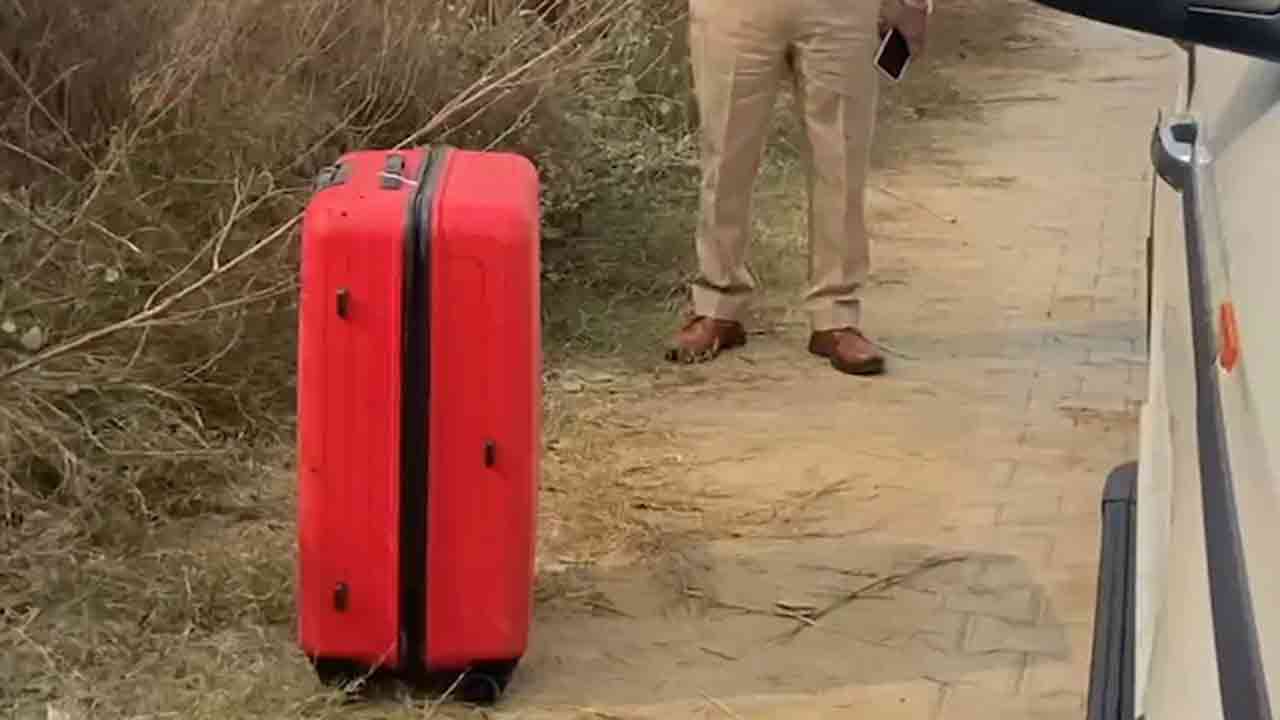 woman’s body in suitcase | హైవేపై కలకలం..  సూట్‌కేస్‌లో మహిళ మృతదేహం