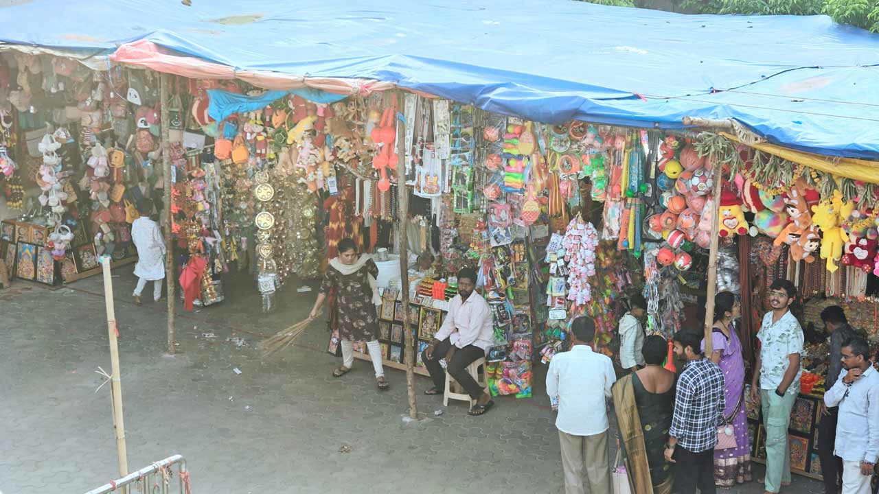 కొండపై వసూళ్ల దుకాణం