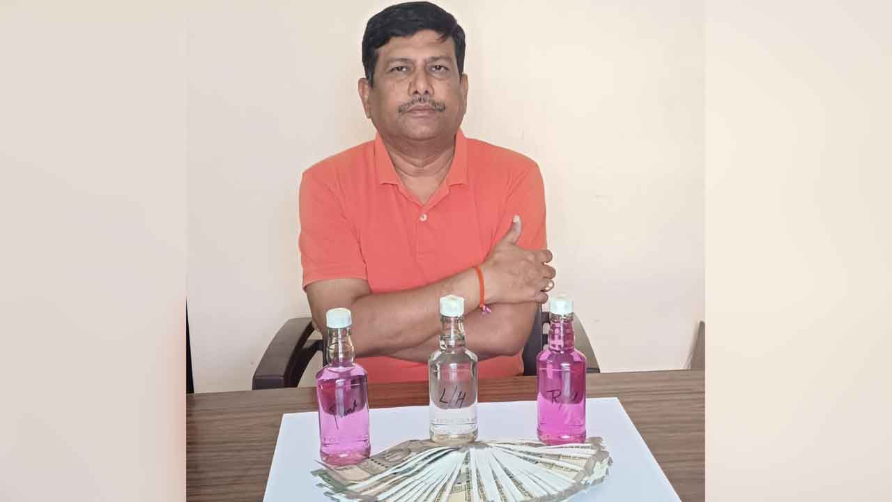 ACB | ఉపాధ్యాయుడి నుంచి లంచం తీసుకుంటూ ఏసీబీకి పట్టుబడ్డ డీఈవో