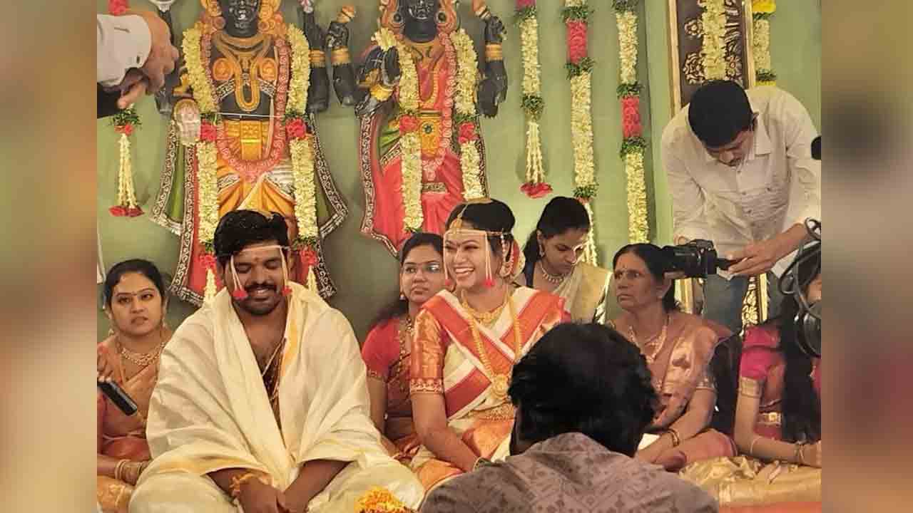 Anurag Kulakarni | పెళ్లి బంధంతో ఒక్క‌టైన టాలీవుడ్ స్టార్ సింగ‌ర్స్