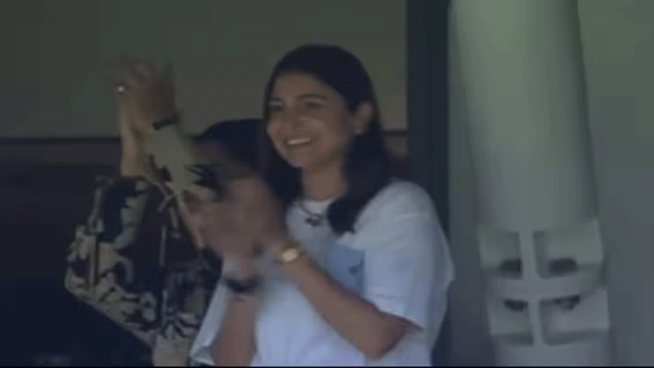 Anushka Sharma: పెర్త్‌లో కోహ్లీ టీమ్‌కు చీర్స్ కొట్టిన అనుష్కా శ‌ర్మ‌