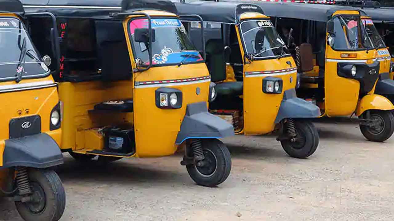 ఉద్యమబాటలోకి ఆటో డ్రైవర్లు