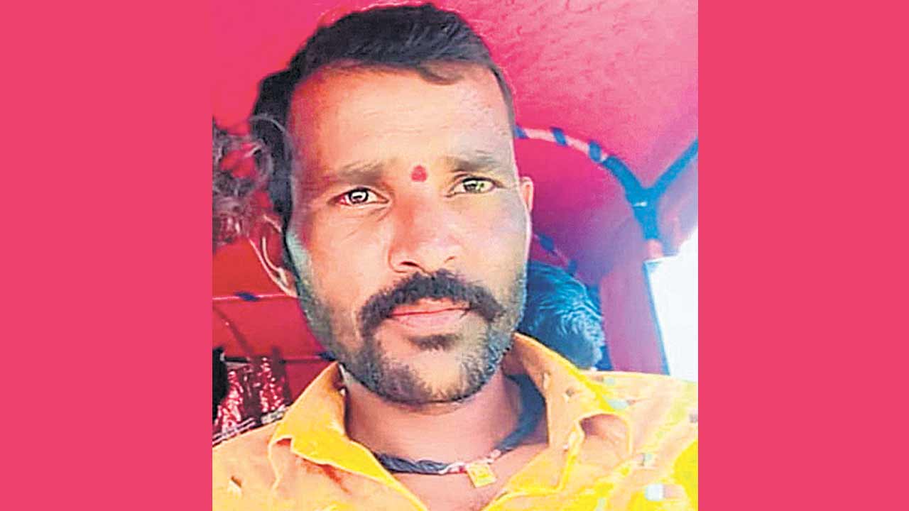 అప్పుల బాధతో యువరైతు ఆత్మహత్య