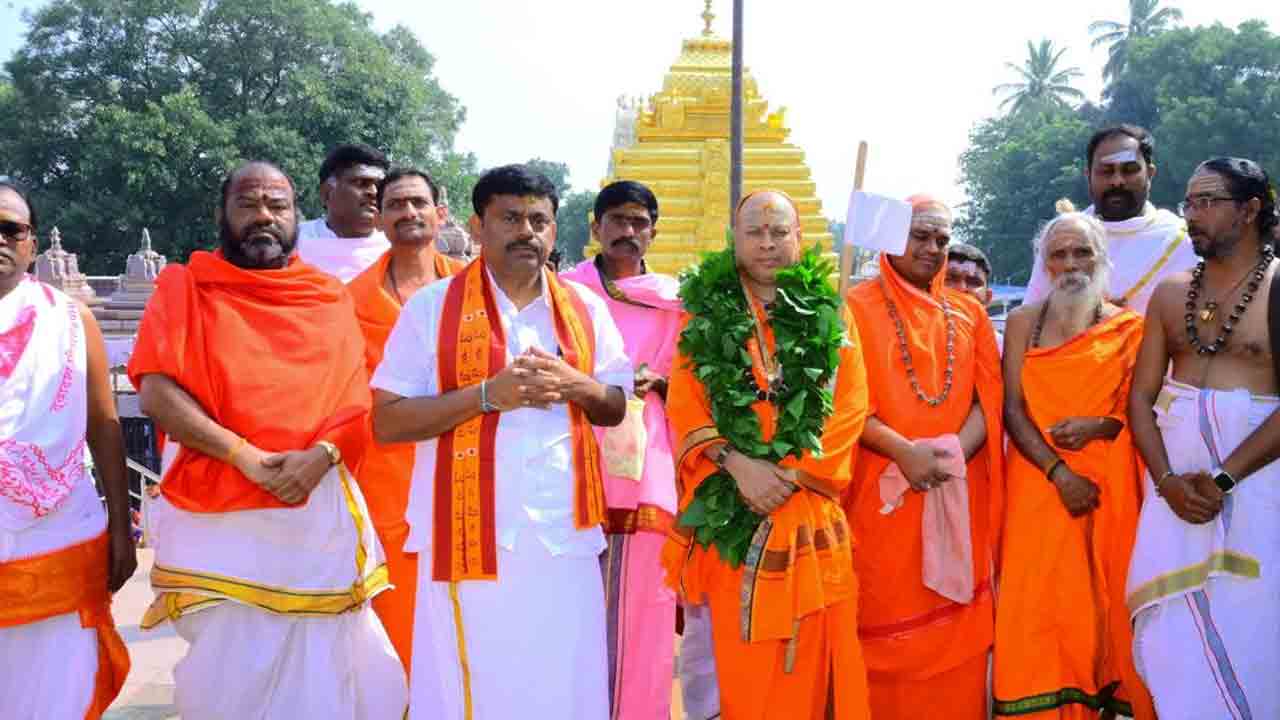 Srisailam | యాత్రికుల సౌకర్యాలకే ప్రాధాన్యత.. క్షేత్ర పరిధిలో భక్తులకు ఉచిత బస్సు : ఈవో ఆజాద్‌