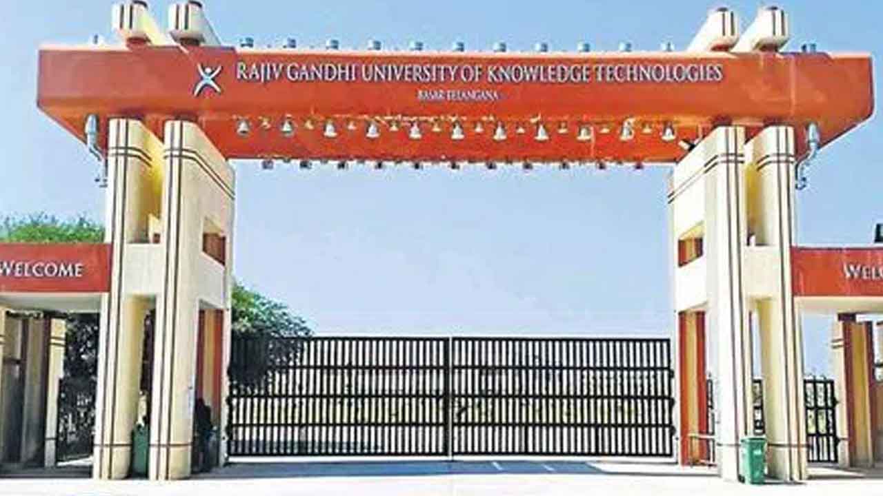 ఆసియా యువత సదస్సులో ట్రిపుల్‌ ఐటీ విద్యార్థి