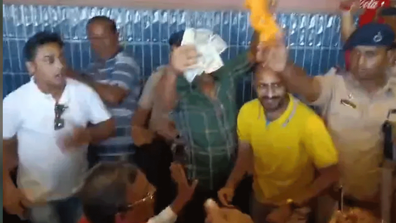 Maharashtra Polls: బీజేపీ నేత‌లు డ‌బ్బులు పంచుతున్నారు.. ఆరోపించిన మ‌హారాష్ట్ర బ‌హుజ‌న పార్టీ.. వీడియో