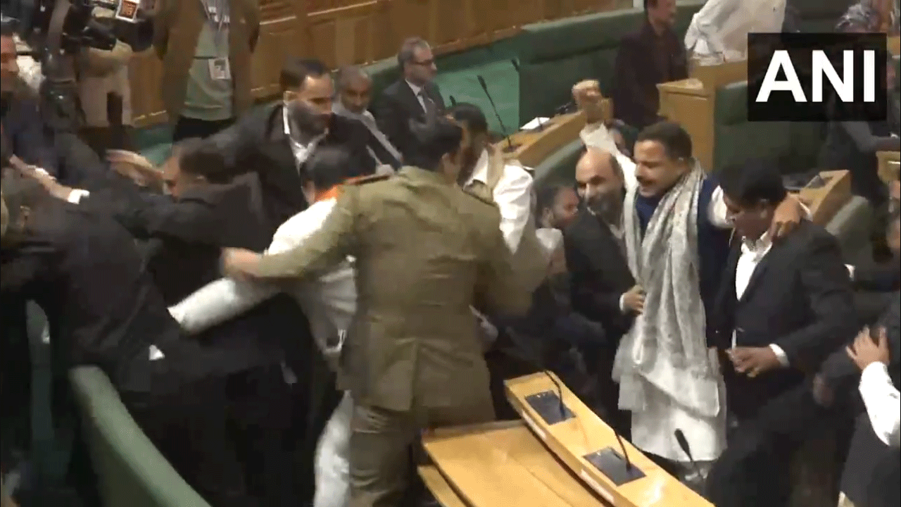 Jammu & Kashmir Assembly: బీజేపీ ఎమ్మెల్యేల‌ను బ‌య‌ట‌కు లాక్కెళ్లిన మార్ష‌ల్స్‌.. వీడియో
