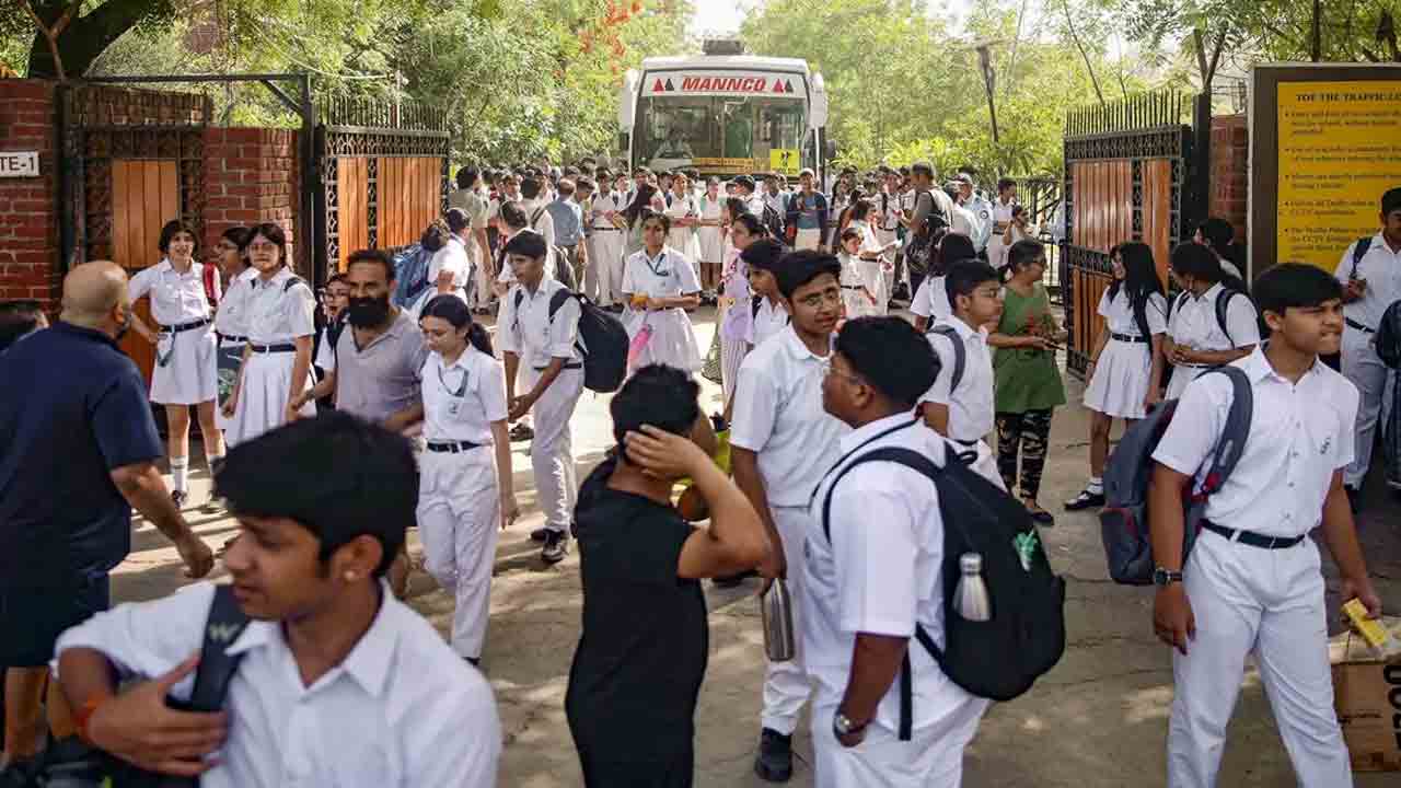 Bomb Threat | ఢిల్లీ పాఠశాలకు బాంబు బెదిరింపులు