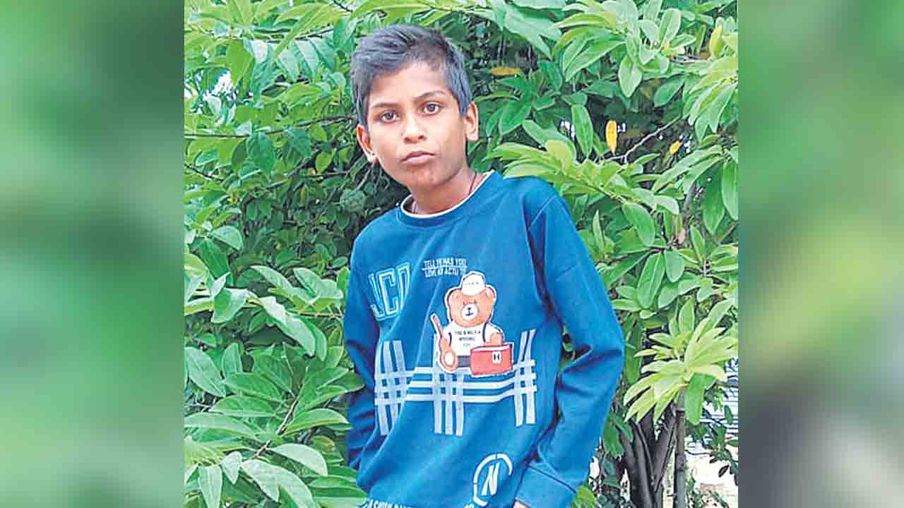 పతంగి తీసేందుకు వెళ్లి.. అనంతలోకాలకు..