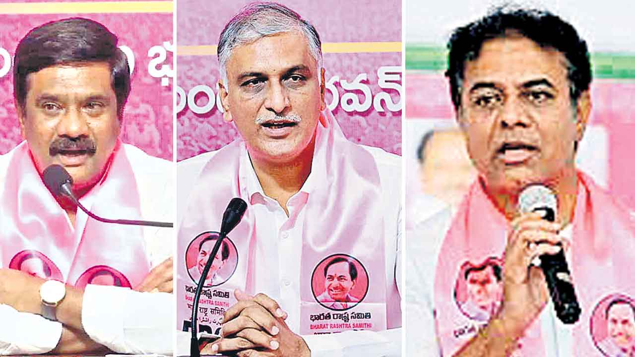ప్రశ్నిస్తే సంకెళ్లా..? నిలదీస్తే అరెస్ట్లా?