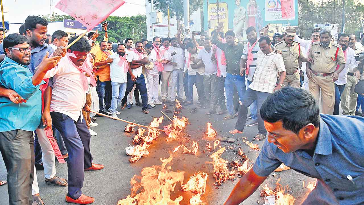 సీఎం వ్యాఖ్యలపై గులాబీ నేతల ఆగ్రహం