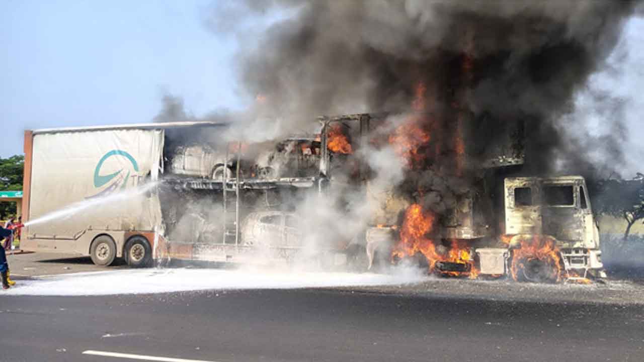 Zaheerabad | జహీరాబాద్‌ హైవేపై భారీ అగ్నిప్రమాదం.. ఎనిమిది కార్లు దగ్ధం