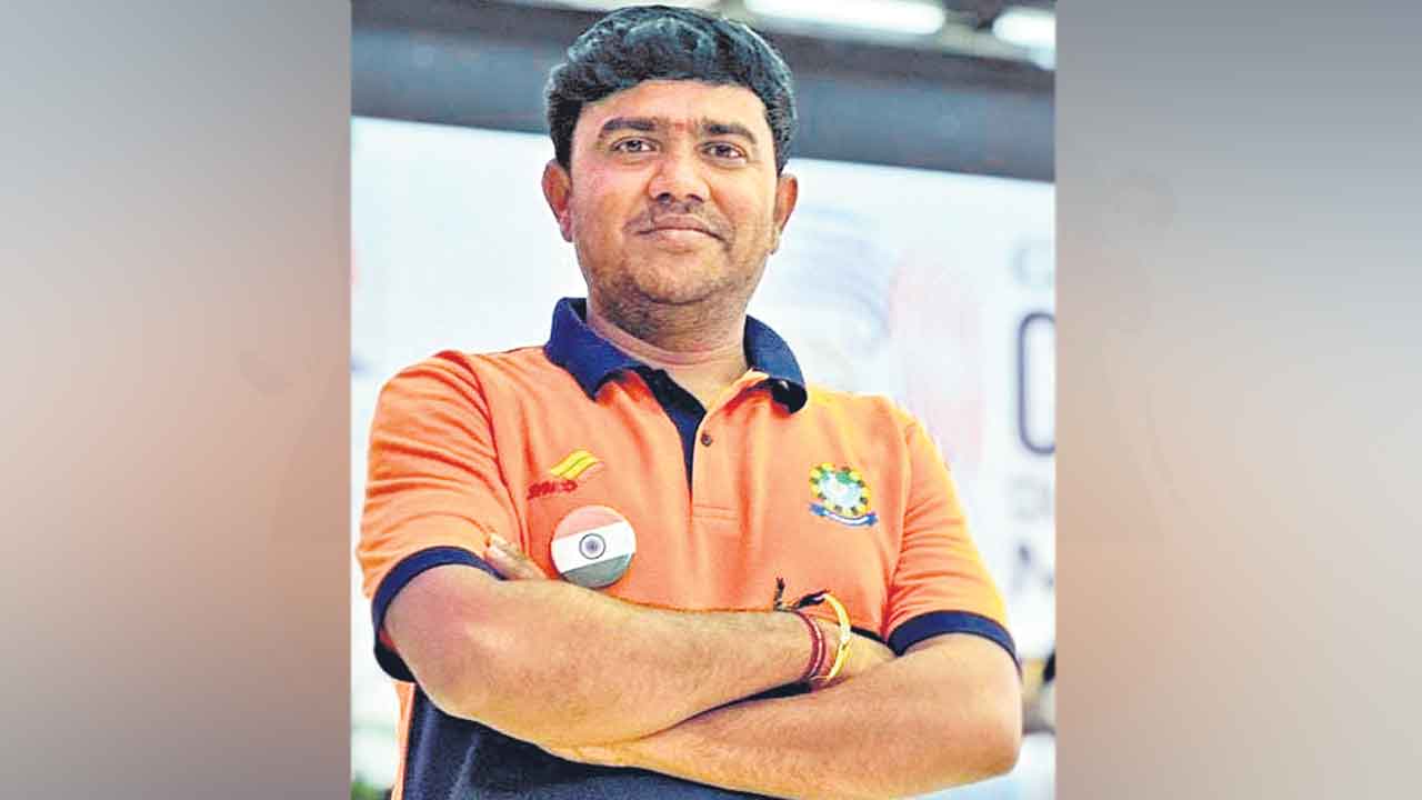 శ్రీనివాస్‌కు మూడు స్వర్ణాలు