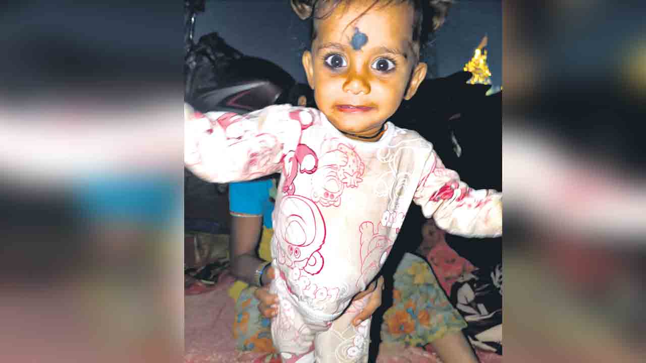 రోడ్డు ప్రమాదంలో చిన్నారి మృతి