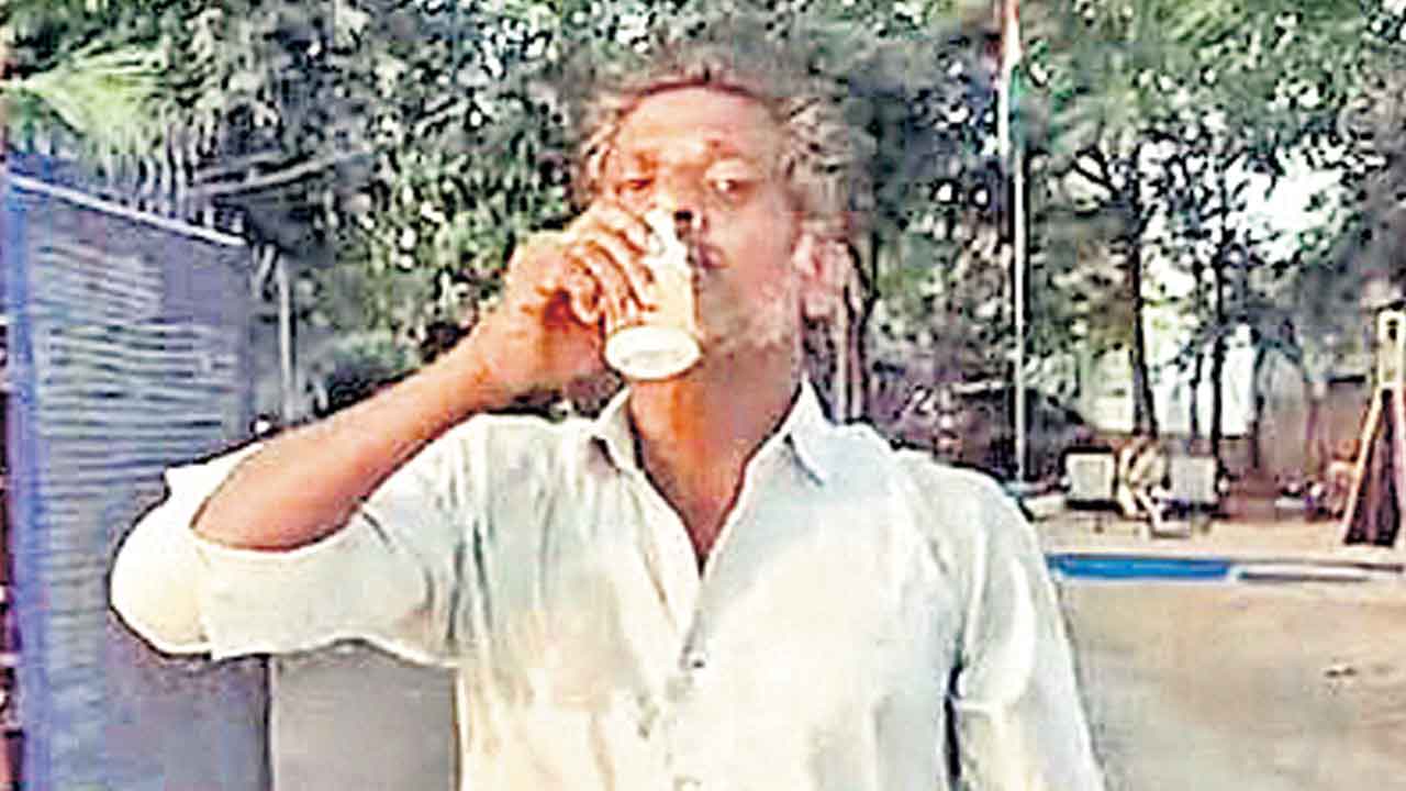 ఠాణాలోనే వ్యక్తి ఆత్మహత్యాయత్నం