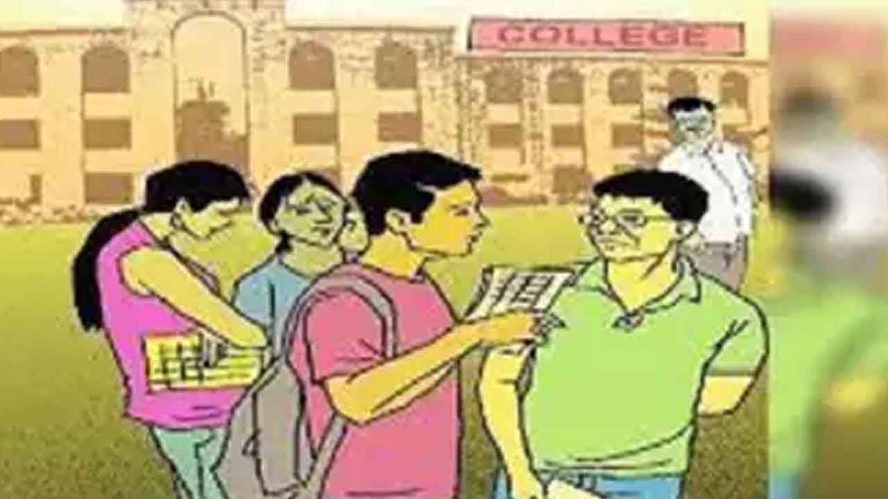 విజయోత్సవాలకు నిధులు.. మాకిచ్చేందుకు లేవా?