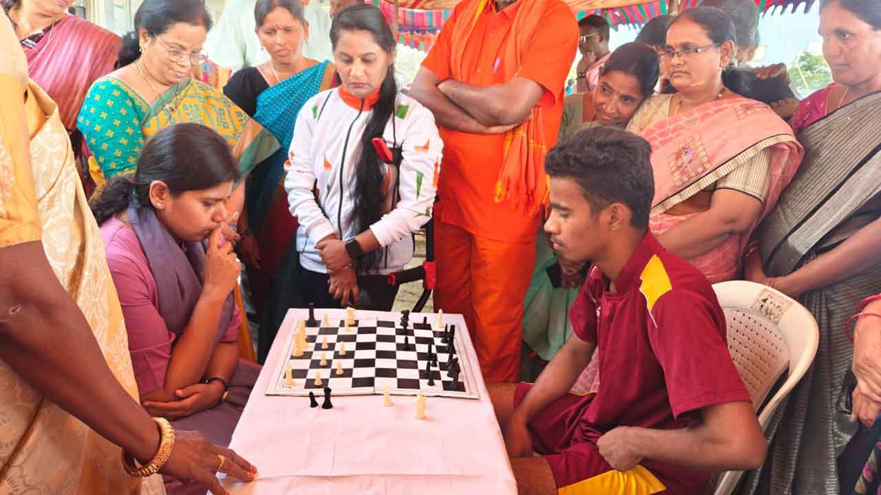 ఉన్నత శిఖరాలను అధిరోహించడానికి అంగ వైకల్యం అడ్డుకాదు