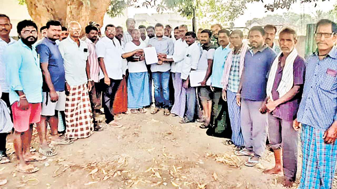 Rajanna Sircilla | సమగ్ర సర్వేను బహిష్కరిస్తాం.. వెంకట్రావుపల్లి వాసుల తీర్మానం