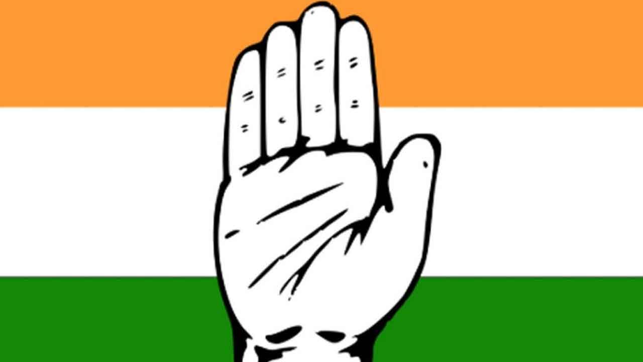 కానిస్టేబుళ్లపై కాంగ్రెస్‌ కౌన్సిలర్ల దౌర్జన్యం