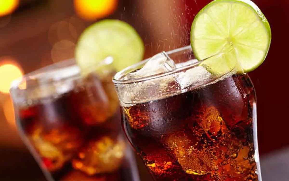 Cool Drinks Health Risks | త‌ర‌చూ కూల్ డ్రింక్స్‌ను తాగుతున్నారా.. అయితే జాగ్ర‌త్త‌.. ఎందుకంటే..?