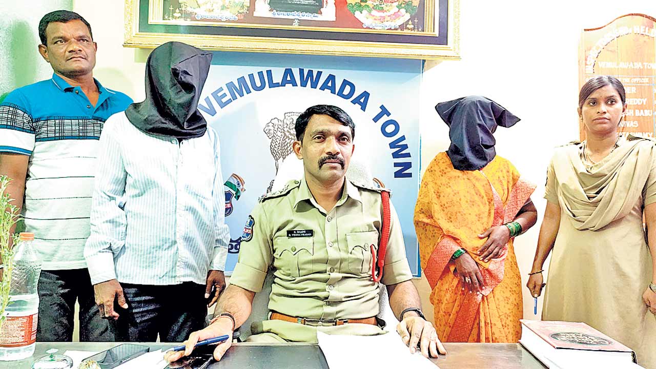 కొడుకు అప్పు తీర్చలేదని తల్లి కిడ్నాప్‌