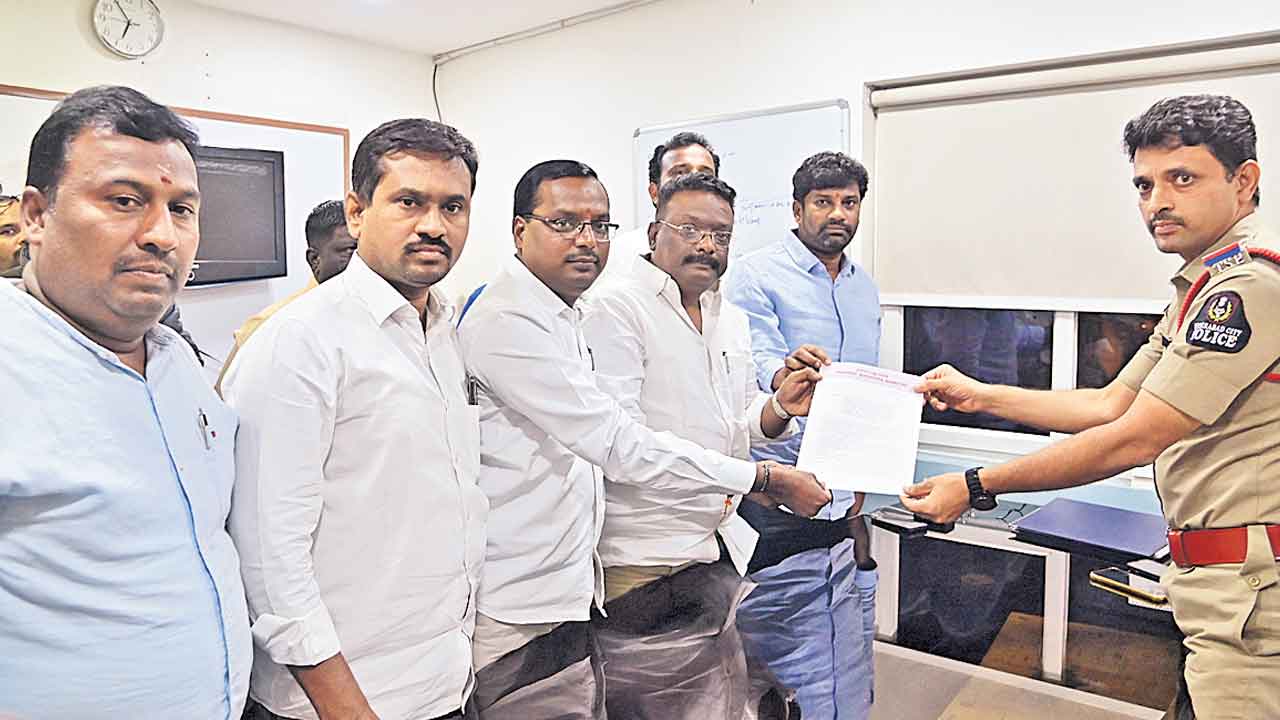 వీధిరౌడీల్లా మాట్లాడితే తాటతీస్తం