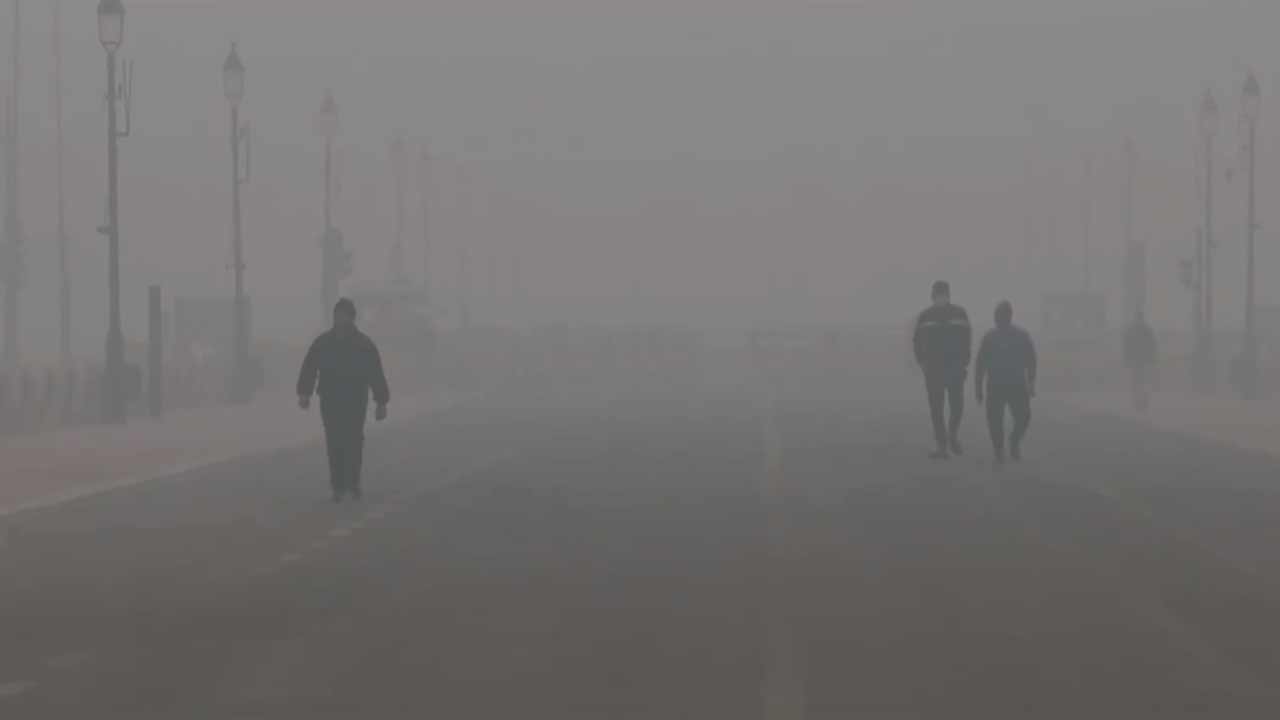 Delhi Pollution | ఢిల్లీలో మరింత క్షీణించిన గాలి నాణ్యత.. ఇవాల్టి నుంచి కఠిన ఆంక్షలు