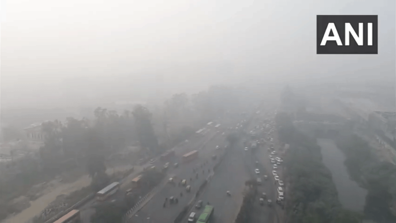 Delhi Pollution: ఢిల్లీలో తీవ్ర స్థాయిలో వాయు కాలుష్యం..  ఆన్‌లైన్‌లోనే ప్రైమ‌రీ స్కూల్ క్లాసులు