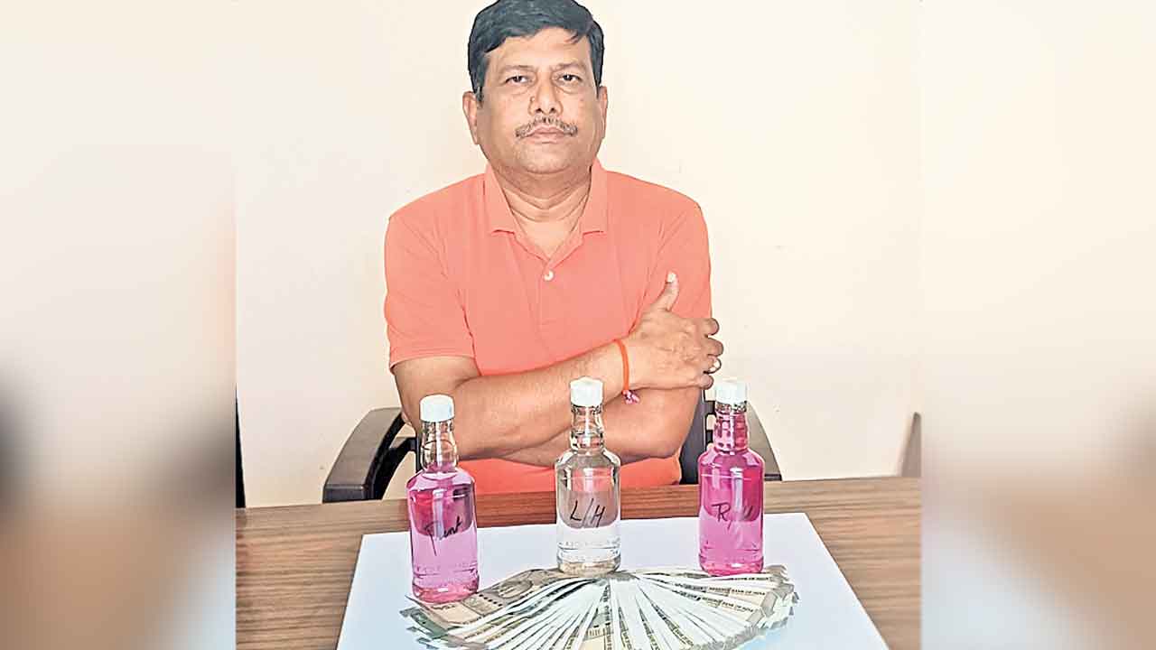 ఏసీబీకి చిక్కిన పాలమూరు ఇన్చార్జి డీఈవో