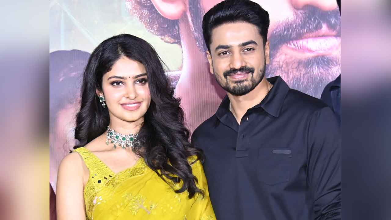 ఈ కథపై అశోక్‌ పేరు రాసుంది