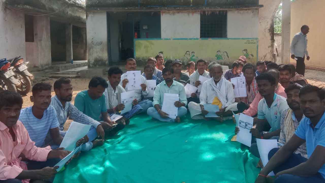 Asifabad | పంట నష్టపరిహారం ఇవ్వలేదని రైతుల ధర్నా