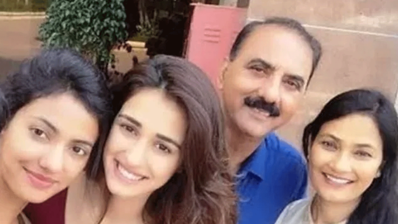 Disha Patani: రూ.25 లక్షలు మోసపోయిన దిశా పఠానీ తండ్రి.. అతనెలా ఉచ్చులో పడ్డారంటే ?