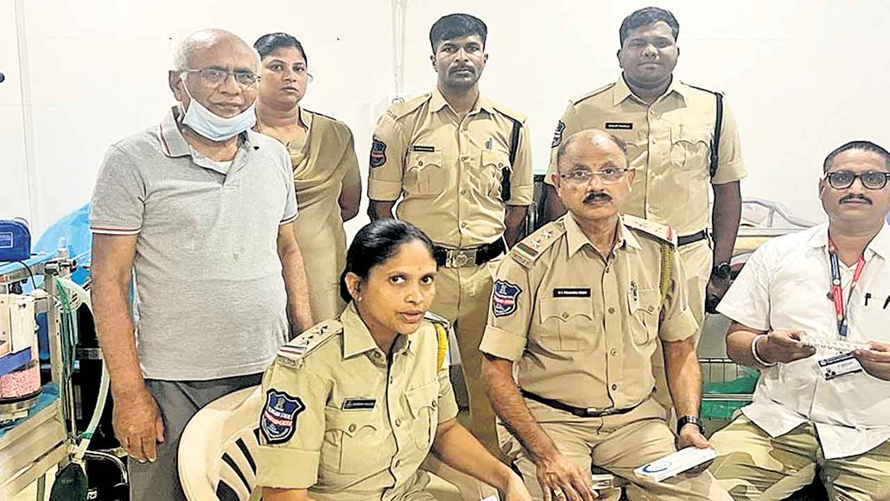 దవాఖానలపై అధికారుల దాడులు