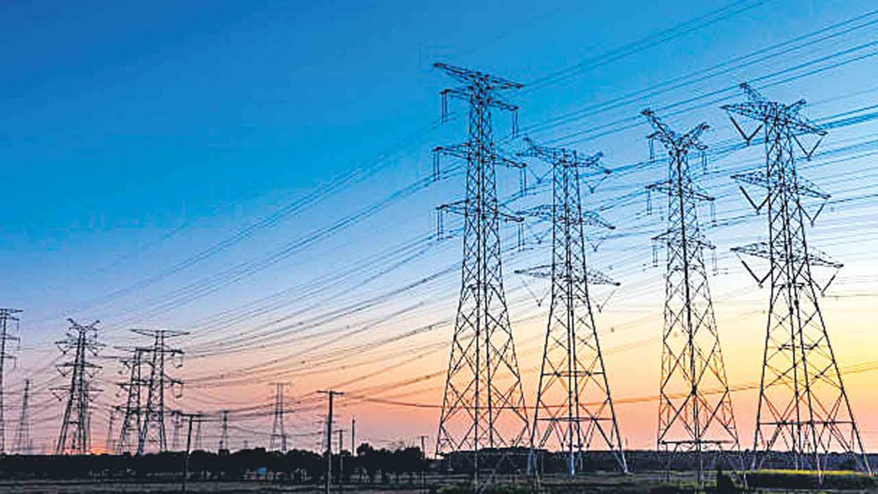 Telangana | మబ్బుల మాటున దాగి.. వెలుగుల మీద దాడి