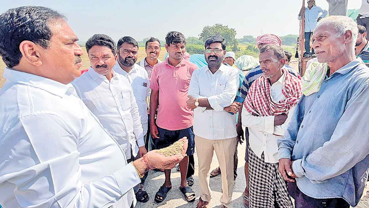 మోసపోయి గోస పడుతున్నం
