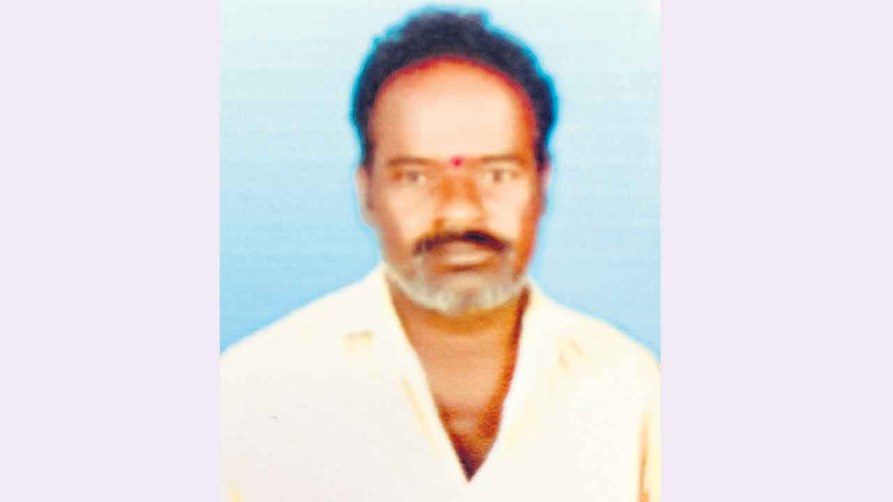 మరో రైతు ఆత్మహత్య.. దిగుబడులు రాక.. అప్పులు భారమై..