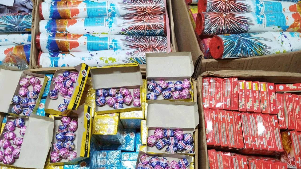 Banned Firecrackers: నిషేధిత బాణాసంచా సీజ్‌.. 600 మంది అరెస్టు