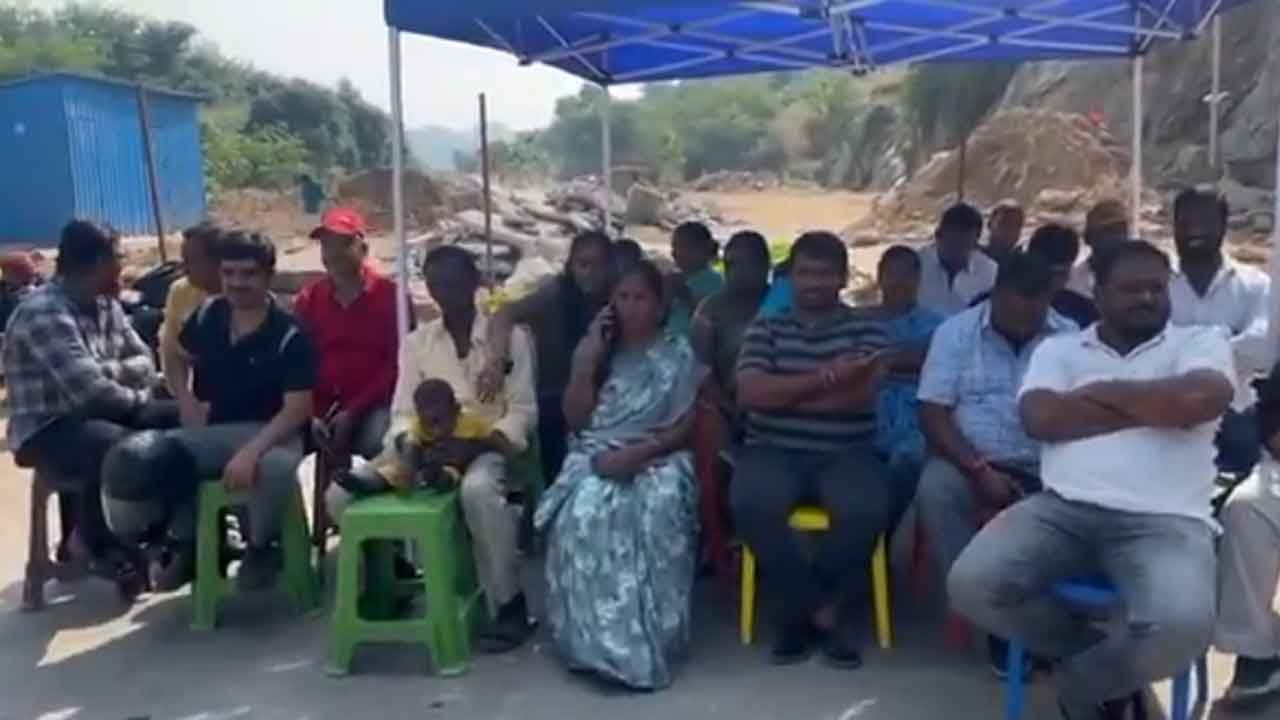 Hyderabad | మాదాపూర్‌లో ఫుట్ పాత్ ఫుడ్ వర్కర్స్ యూనియన్‌ ధర్నా