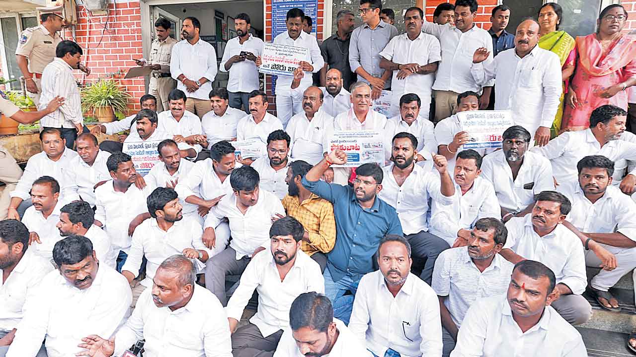 మాజీ సర్పంచ్‌లపై కాంగ్రెస్‌ కాఠిన్యం