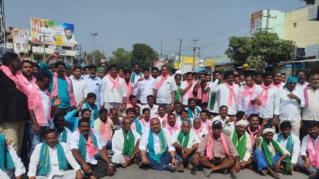 Karimnagar | ధాన్యం కొనుగోలు చేయాలని కరీంనగర్‌ జిల్లాలో బీఆర్‌ఎస్‌ రాస్తారోకో