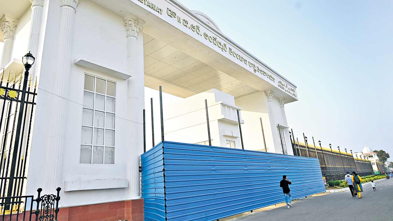 Secretariat | సీఎం కోసం సచివాలయంలో వాస్తు మార్పులు.. ఈశాన్యానికి గేట్లు