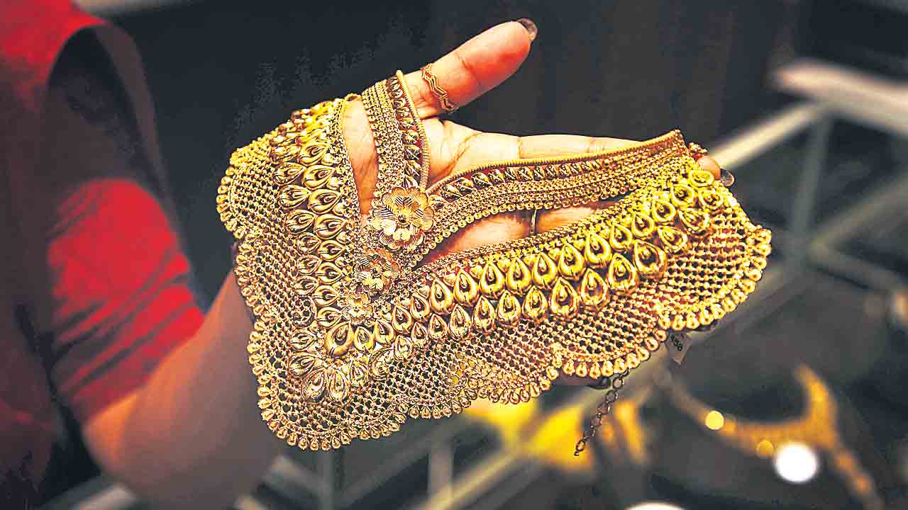 Gold Price | మళ్లీ షాక్‌ ఇచ్చిన బంగారం.. ఈ సారి ఎంత పెరిగిందంటే..?