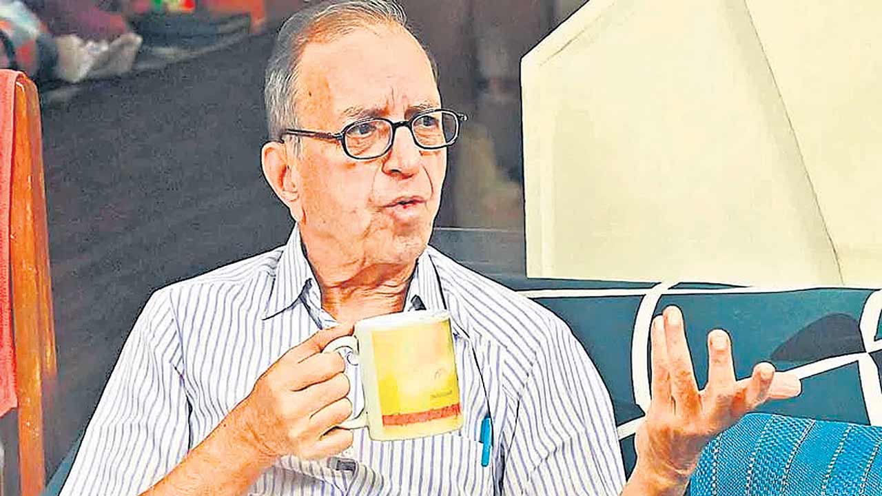 విద్యావేత్త విజయ్‌కుమార్‌ సస్పెన్షన్‌ హేయం